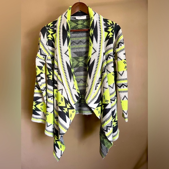 entro Sweaters - 💙4 for $12💛 Western Geometric Cardigan